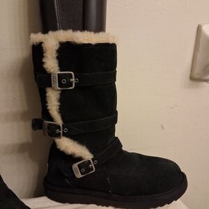 UGG Women's Black Shearling Boots SN 1102529 Size 4